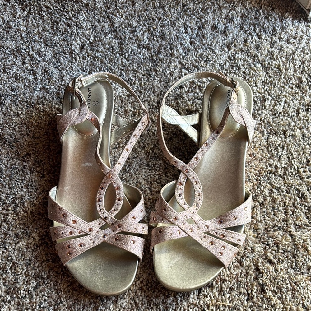 Bandolino Gold Sandals with Chic Bow and Adjustable Ankle Strap